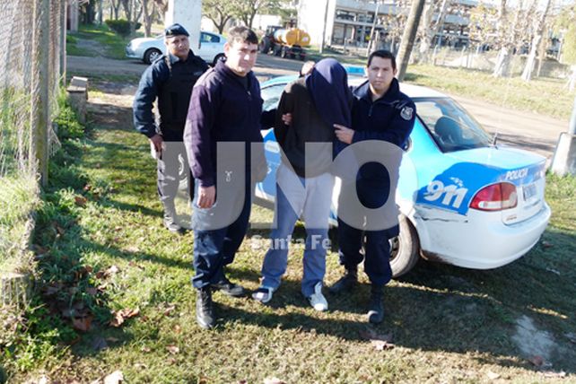 Arrestaron a un ladrón robando en una finca de barrio Santa Rita 2 de Santa Fe