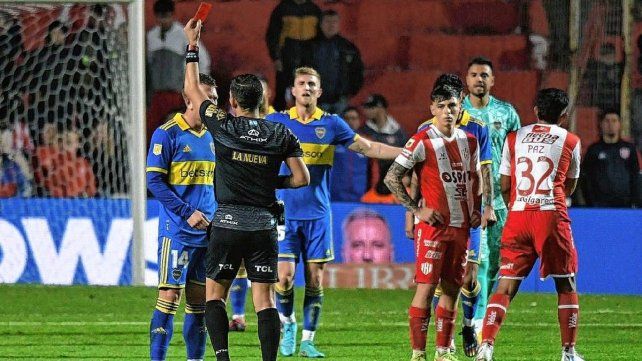 El volante de Boca Esteban Rolón estaría en la mira de Unión. El volante de Boca Esteban Rolón estaría en la mira de Unión.