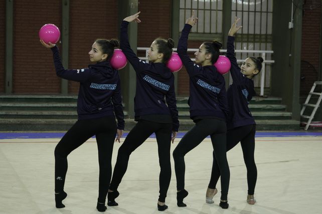 Las chicas harán una coreografía grupal muy variada y atractiva en el tapiz de Provincial.