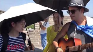 Embajador. El médico del milagro compartió la popular canción.