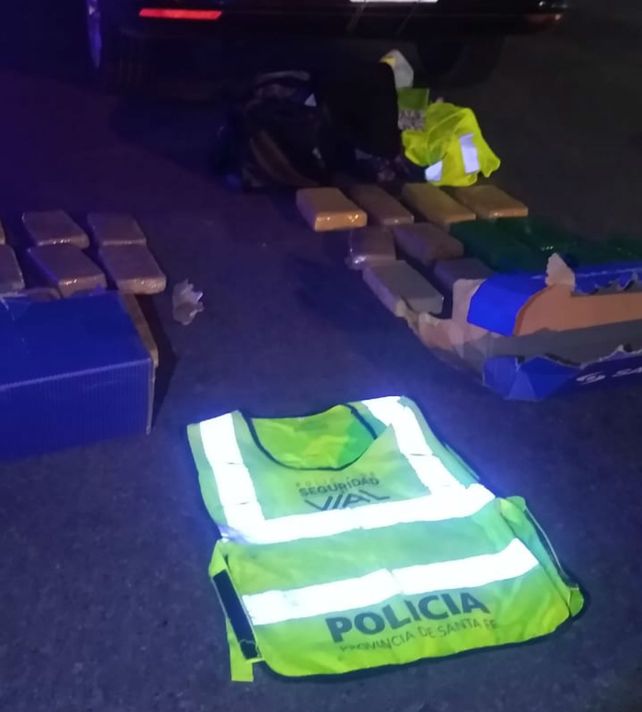 Más de 30 envoltorios con droga en un operativo realizado en el peaje de General Lagos