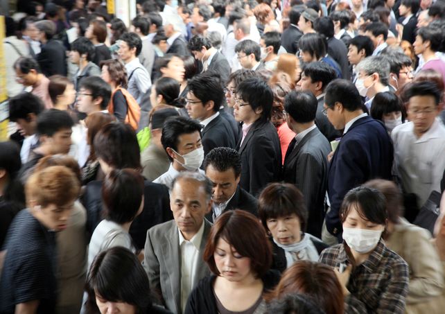 Fenómeno. El exceso de trabajo destruye la libido de los orientales.