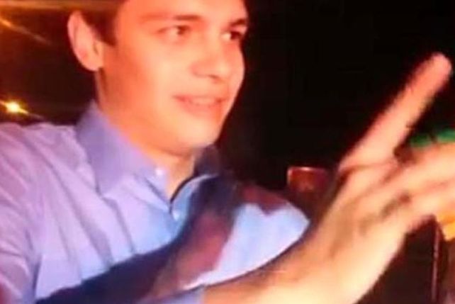 Usó magia para evitar una multa y sorprendió a dos agentes de tránsito
