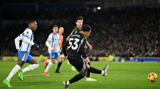 Arsenal perdió puntos vitales ante Brighton y se aleja de la cima en la Premier League