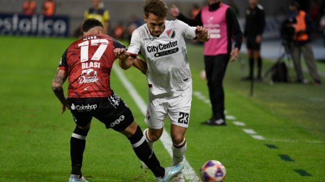 Angelo Martino reaparece en Newells luego de la lesión.