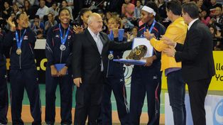 Lifschitz encabezó el acto de premiación del Campeonato Mundial de Vóleibol Femenino Sub 18