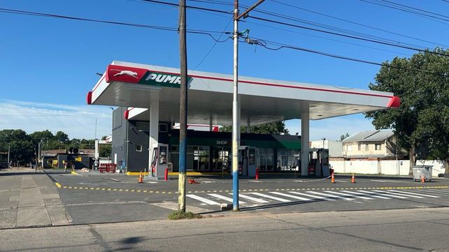 Las estaciones de servicio arrancan una jornada de duelo y cerraban por la noche