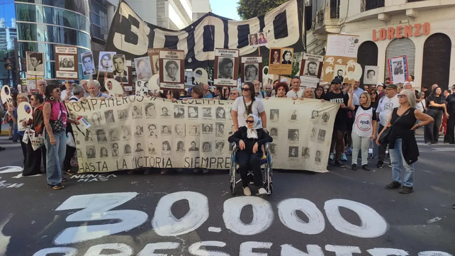Multitudinaria marcha en Rosario por el 24 de marzo&nbsp;