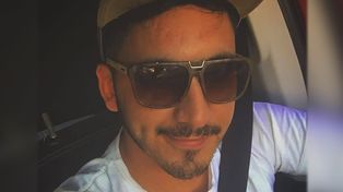 Abren la puerta y sin decir nada lo lastiman