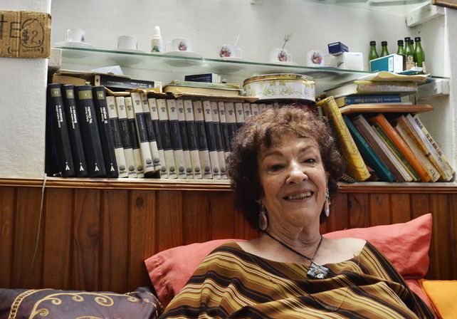 Buen humor. Stella Berduc no se inhibe ante las preguntas ni la cámara; a la hora de definirse