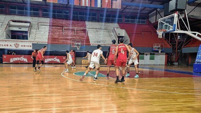 Rivadavia le ganó como visitante a Unión B y quedó como puntero de la zona Roberto Van Lacke.