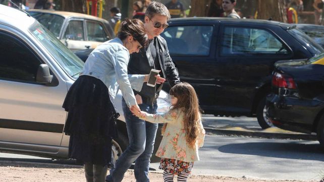 A pesar de la separación, Griselda Siciliani y Adrián Suar pasearon con su hija por Palermo