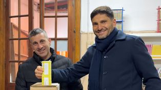Maximiliano Pullaro arrancó la jornada junto al presidente comunal Mauricio Donati.