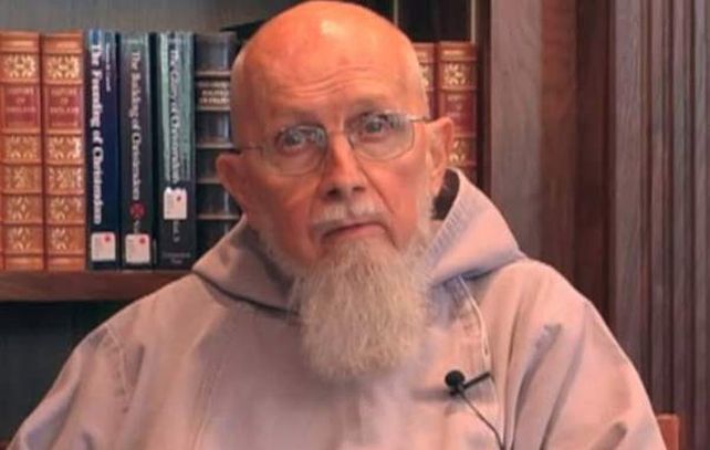 El sacerdote Benedict Groeschel