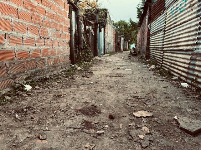 La víctima del crimen cayó herida en Comandante Espora al 100 bis.