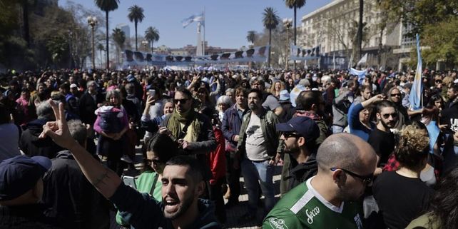 En Córdoba el pueblo se manifestó en las calles como se repitió en todo el país.