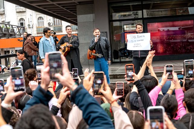 Con una pancarta manuscrita, anunciaron su show en Newell's