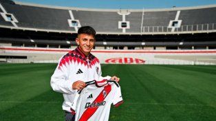 Thiago Almada firmó su contrato en River y se entrena junto a sus nuevos compañeros