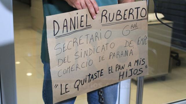 Por despidos, trabajadores protestaron frente al Sindicato de Empleados de Comercio