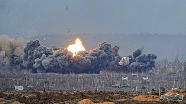 Ucrania: tras las negociaciones Rusia bombardea Jarkov y avanza hacia Kiev con una fila de 64 kilómetros de blindados