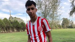 Lucas González, tenía 17 años y era jugador de Barracas Central. Lo mató la policía y la prensa nacional lo trató de delincuente.