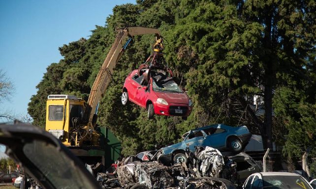 La provincia de Santa Fe compacta vehículos en siete puntos