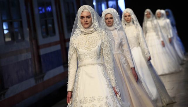 Turquía se debate entre la tradición y la vanguardia en la Semana de la Moda