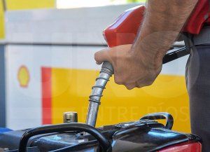 Combustibles: aumentarán la nafta y el gasoil por una suba parcial de impuestos