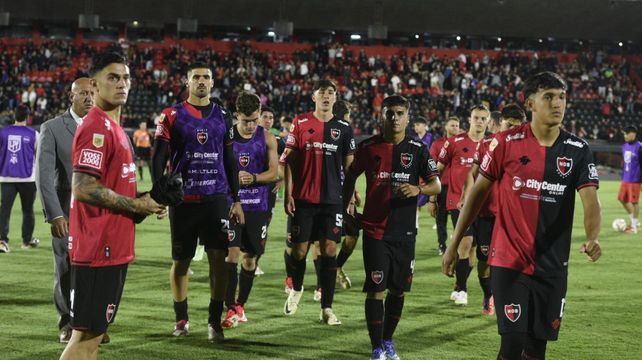 La noche de la derrota de Newells ante Racing. El promedio lo tendrá abajo en la temporada 2026 pero no con la soga al cuello.