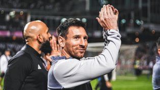 Lionel Messi está mejor de la lesión, pero no jugaría en Japón.