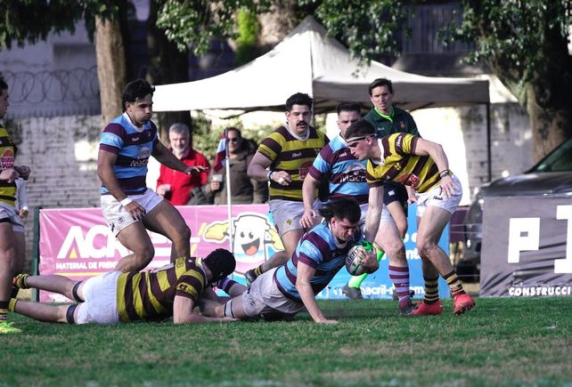 Atlético del Rosario, tarde pero seguro: en su mejor partido bajó al líder