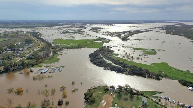 Vertedero abierto.  El agua avanza en la provincia y los escenarios al mediano plazo no son alentadores. 