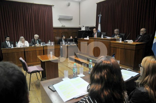 A primera hora. El debate se inició a las 8 en la Sala VI del primer piso de los tribunales penales de Santa Fe.