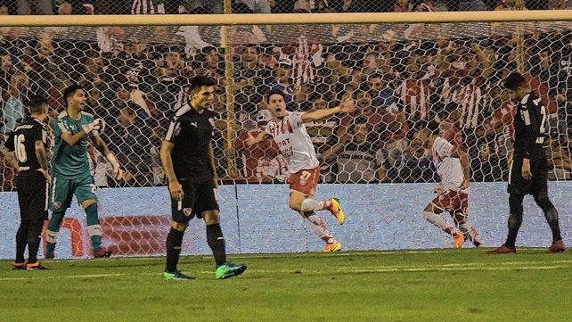 Unión lleva un triunfo y un empate recibiendo a Independiente en el 15 de Abril. 