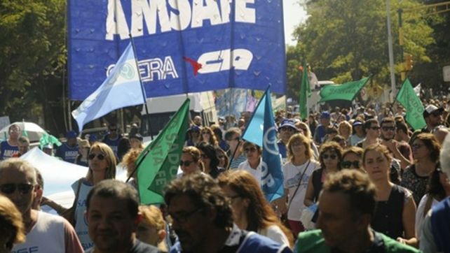 Una de las tradicionales manifestaciones en reclamo por la pérdida del poder adquisitivo de los salarios.&nbsp;