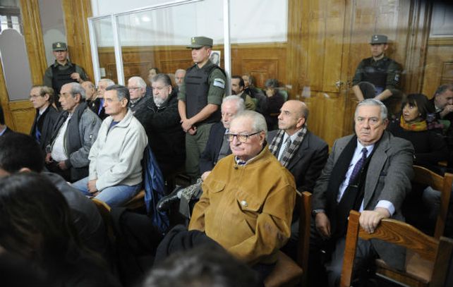 Guerrieri (en primer plano) durante una de las audiencias del juicio por la megacausa.