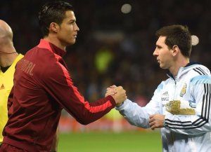 Cristiano Ronaldo acompañó a Messi tras la muerte de su padre: Mucha fuerza