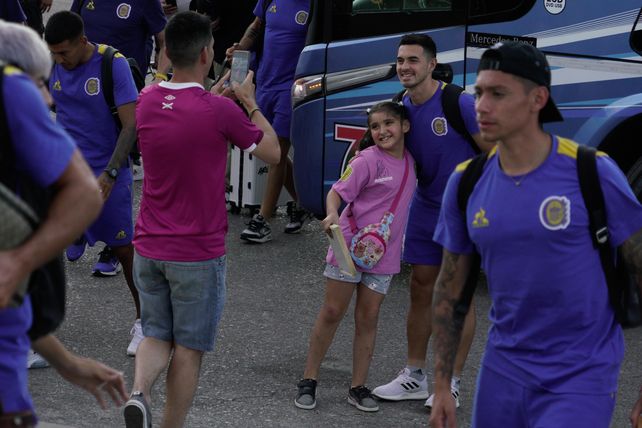 El héroe de la Copa de la Liga 2023, Maxi Lovera, sonríe ante el pedido canalla.