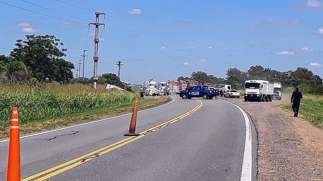Violentísimo choque frontal entre un utilitario y un camión dejó cuatro muertos en Nelson