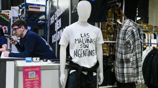 Rosario Outlet: galpones colmados de gente a la caza de ofertas