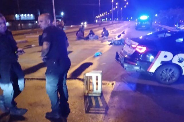Tragedia en la Ruta 1: un motociclista murió tras ser embestido y atropellado en la traza principal Tragedia en la Ruta 1: un motociclista murió tras ser embestido y atropellado en la traza principal