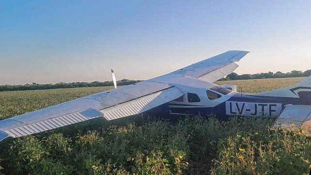 La avioneta apareció abandonada en un campo de San Gustavo.