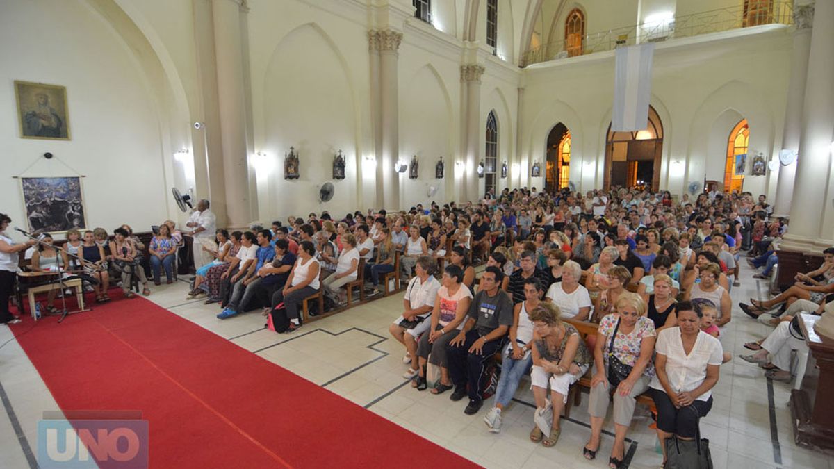 Gran cantidad de fieles en misa de sanación en Del Carmen