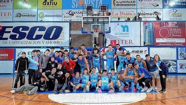 El plantel de Sionista celebrando la victoria edificada como local ante Ciclista.&nbsp; 