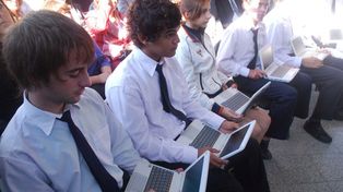 Nueve de cada diez escuelas del país cuentan con computadoras