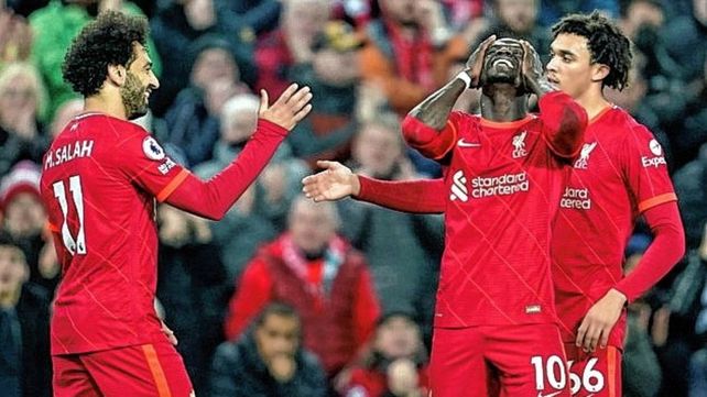 Premier League: Liverpool quedó a tiro de Manchester City