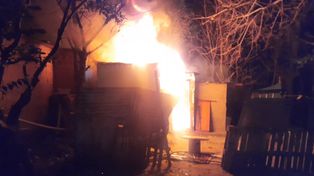 Un vendedor ambulante sufrió el robo e incendio de su pequeña casa en Paraná.&nbsp;