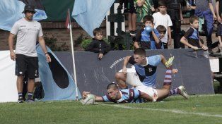 Documento. De Haro se estira para apoyar la pelota dentro del ingoal. Try de Plaza, el primero de la tarde del sábado
