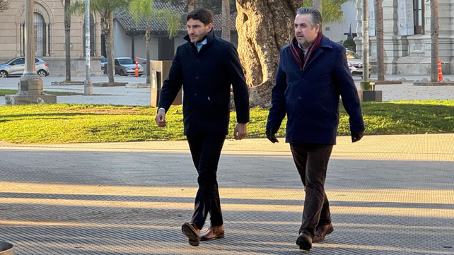 El gobernador Maximiliano Pullaro junto al ministro de Seguridad