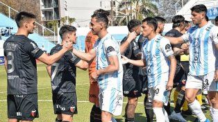 La última vez que Brian Ferreyra dirigió a Colón fue derrota ante Gimnasia y Tiro de Salta.
